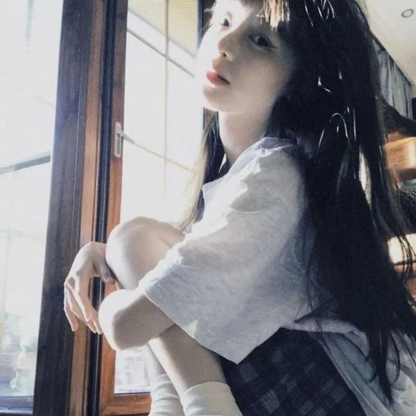 黑影窥窗